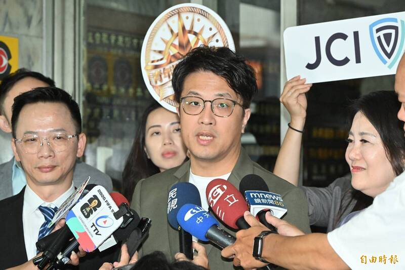 王世堅拱鄭麗君任副市長 沈伯洋：聆聽市民意見專注改革最重要