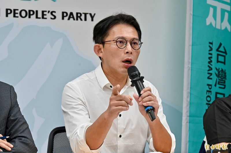 卓冠廷護妻怒斥黃國昌 他竟酸「搬流產的事吃人血饅頭」被罵翻