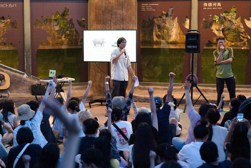 2025年夜間開放期間各種動物主題的保母講古深受遊客喜愛。（台北動物園提供）