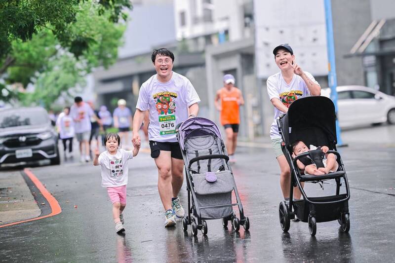 芎林首屆路跑嘉年華登場 1600跑者共賞田園風光