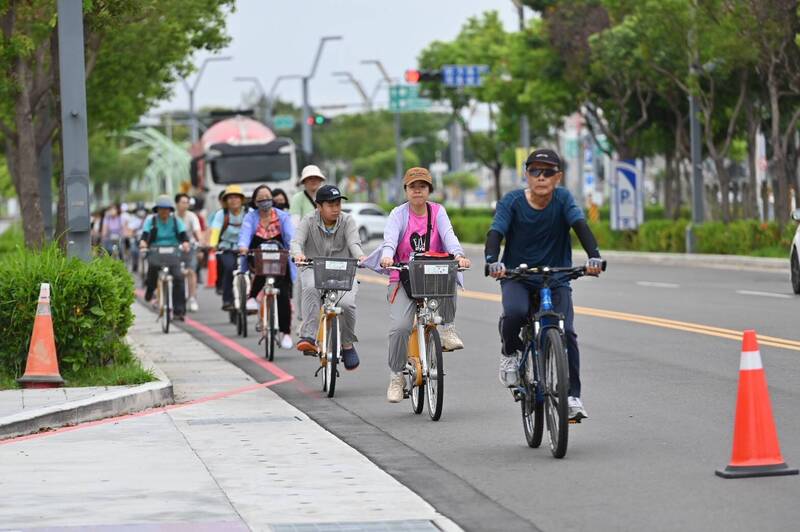 世界自行車日 台中千人騎大小鐵馬上路