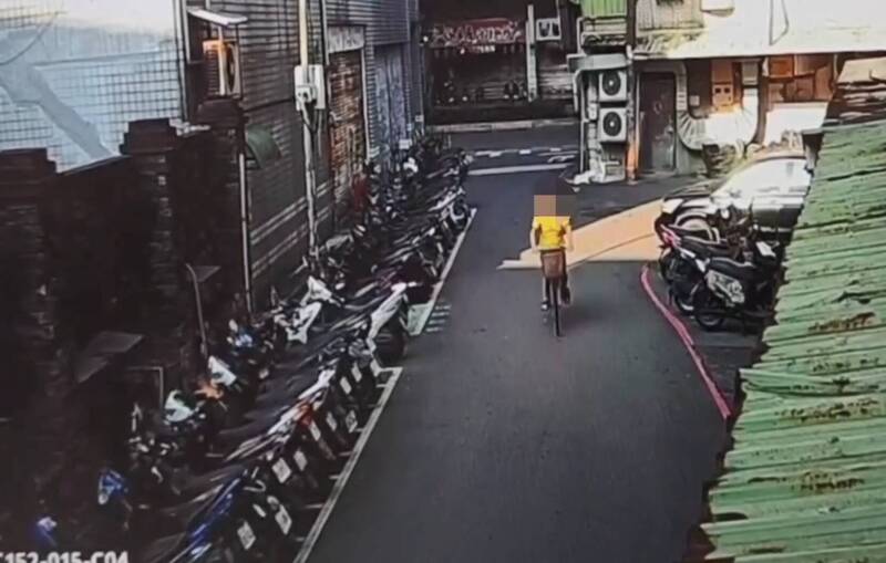 不滿家人違規被拍攝起口角 7旬翁竟強行騎走他的腳踏車