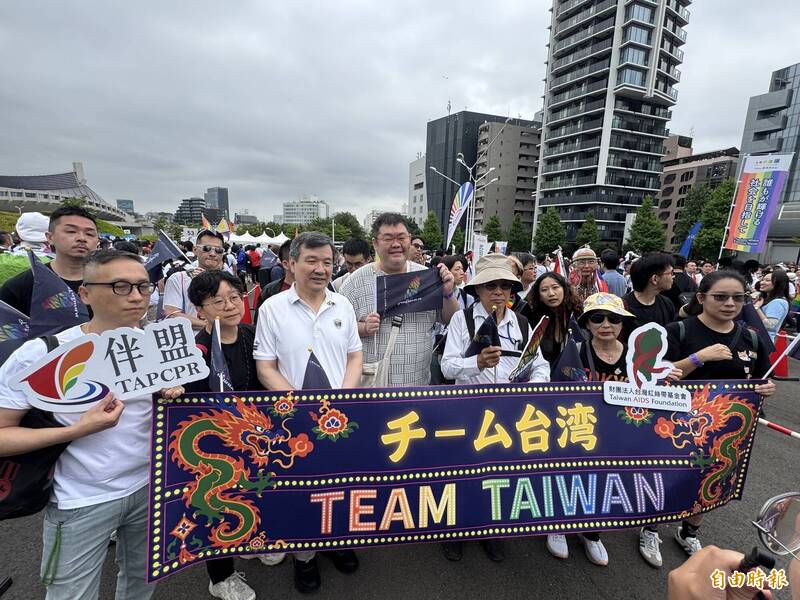 台灣隊再登東京彩虹遊行 客家花布、夜市遊戲驚豔日本