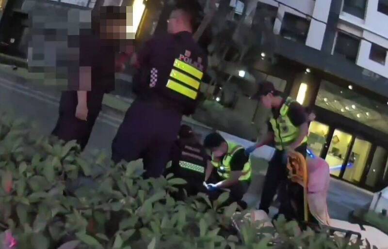男女朋友吵架路人勸架  一句「關你屁事」1打2將人打趴