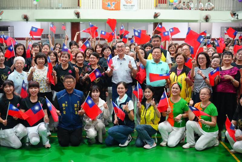 李四川出席樹林土風舞展演活動 回憶兒時校園趣事引全場共鳴