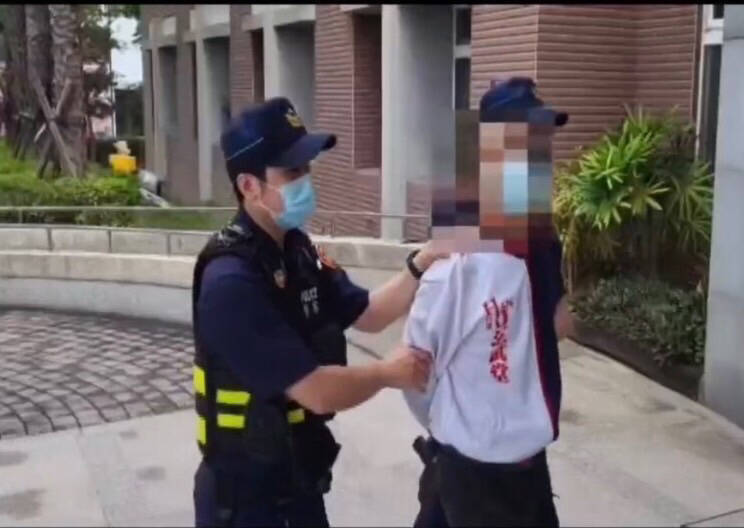 撞死工程師「叼菸惡男」被潑油縱火命案 女友乾哥持槍助陣判5年