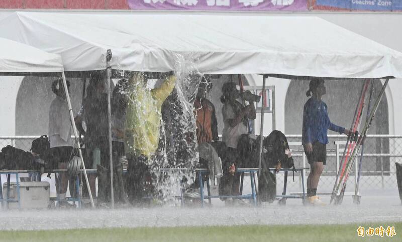 傘帶了沒?北市大雷雨即時訊息 出門小心
