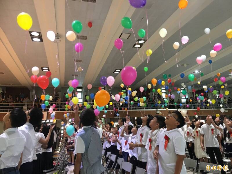爆乳出席國中兒畢典挨轟!「生命清理員」辣媽怒反擊酸民
