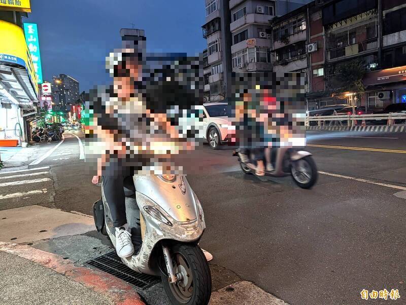 機車後座兒童危機2-1》1年近7千6百件死傷 交通部要訂規範了