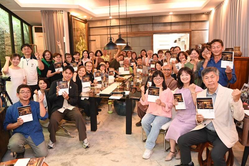 新書發表會昨舉行，文化界人士到場相挺。（王薏瑄提供）
