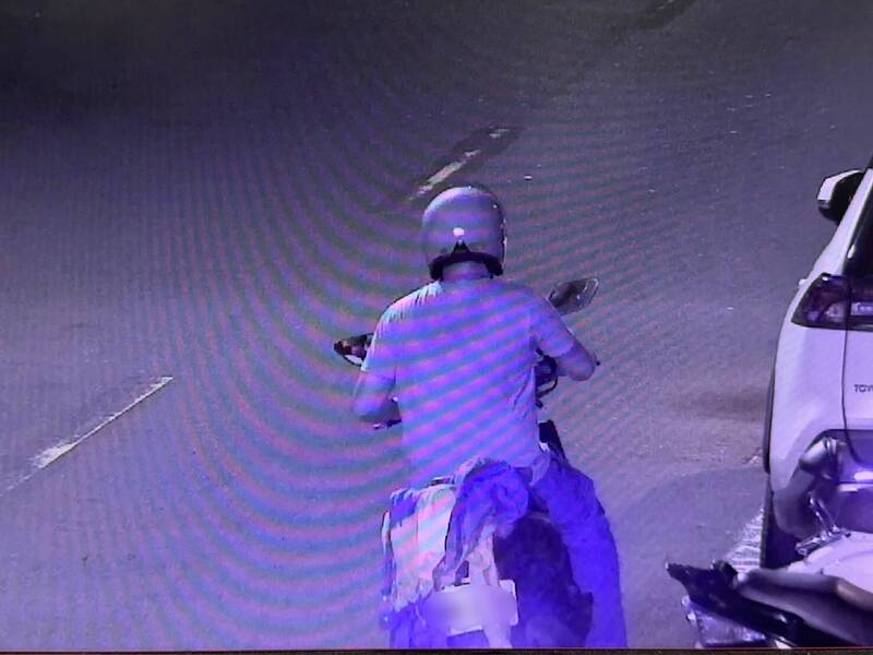 高雄公車遭石塊攻擊貫穿兩側玻璃窗  水電工落網