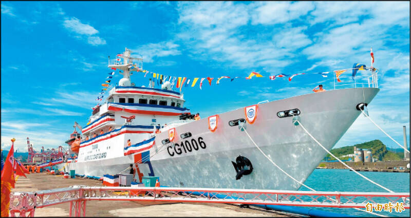 中國首派萬噸海巡船穿越限制水域 台灣海巡艦監控武力曝