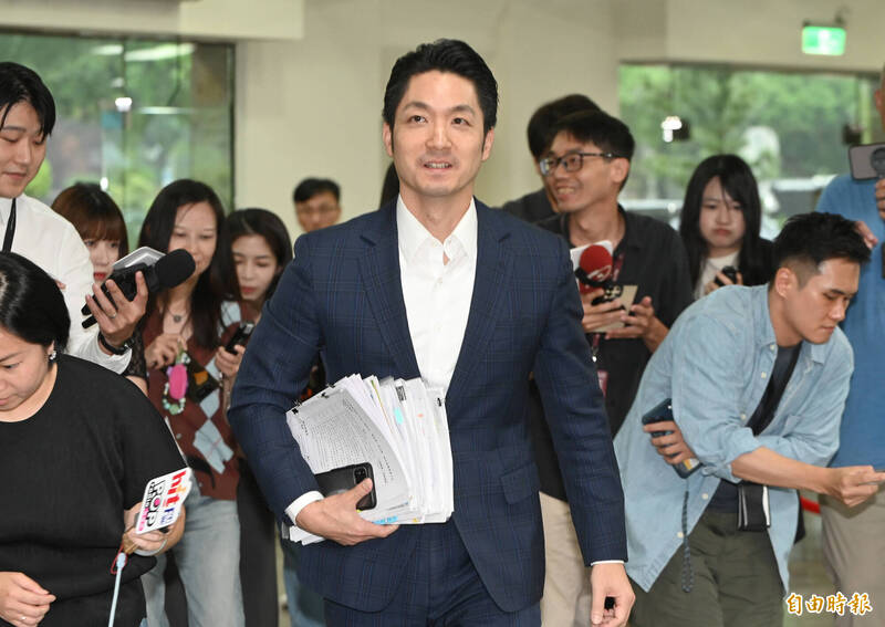 北市敬老卡明年升級 300點開放超商、超市、藥局、農會使用
