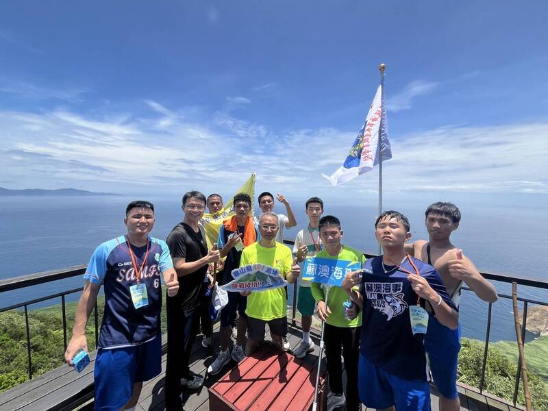 不懼海嘯！ 宜縣142名學生「勇闖龜山島、挑戰401高地」完成成年禮