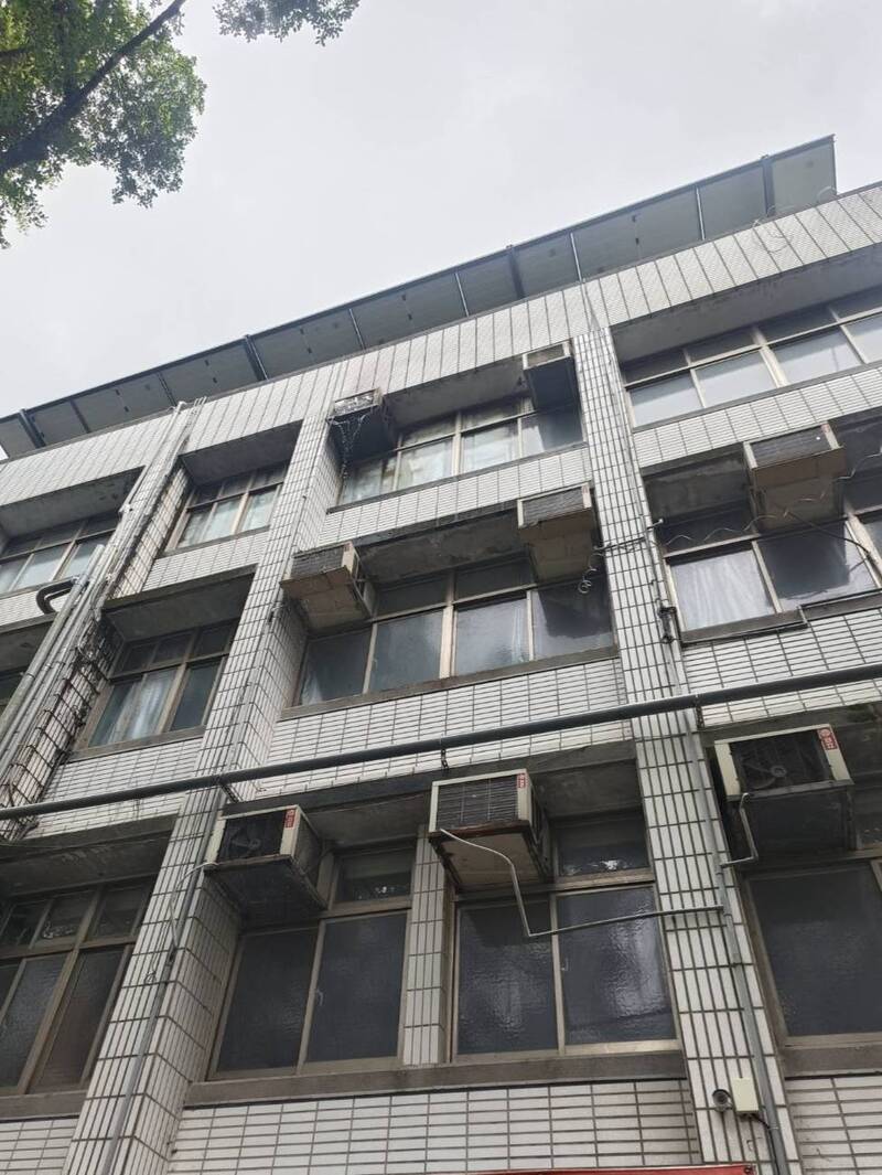 潛入廢棄教室吹冷氣突起火 林口醒吾高中2學生燒燙傷