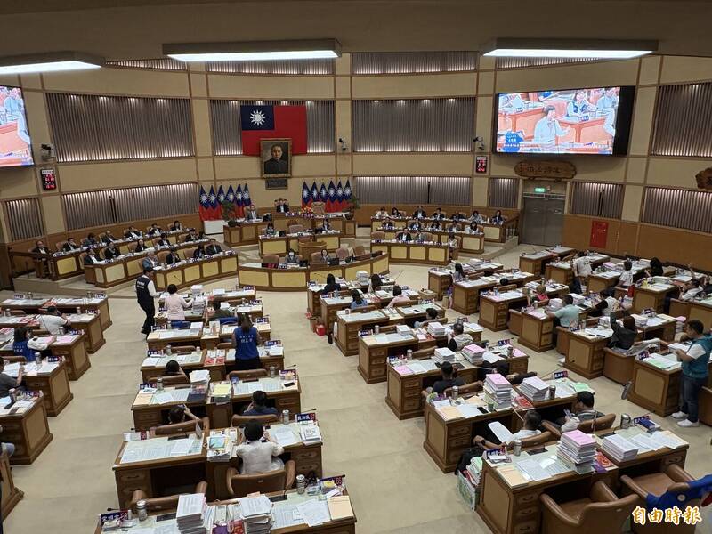 新北綠營提臨時會要侯友宜說明社福財源 林金結戲稱侯已無市長光環