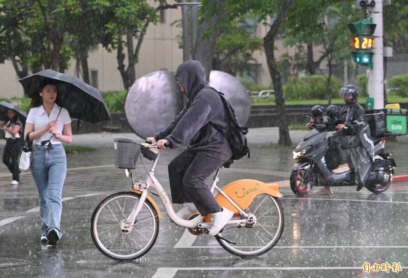 南部5縣市大雨特報! 鋒面及西南氣流影響 本週慎防致災雨勢