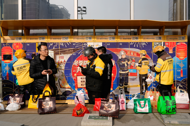 中國失業狂飆全去跑外送!想上線接單還得排隊 他下跪哭求別捲了