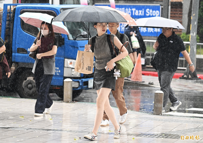 2大強對流「1撲台1停滯」 鄭明典：南部強降雨恐延後引爆
