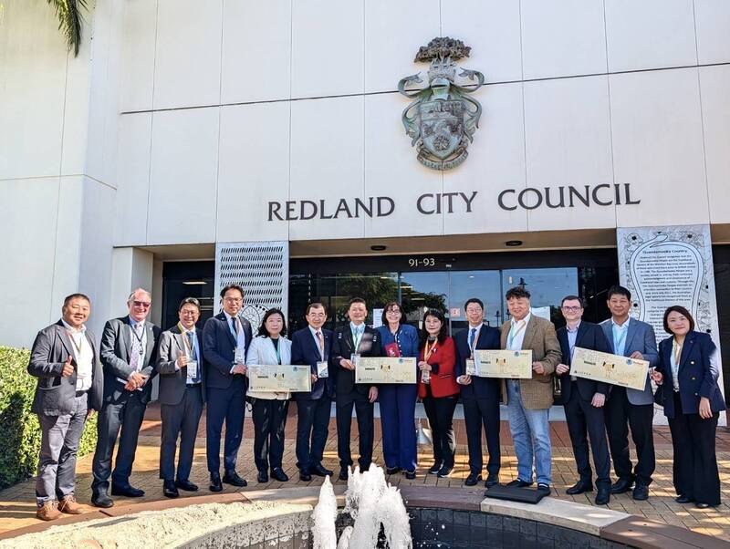 高市議會首度拜訪澳洲紅土市  副議長曾俊傑：從「划船」開始交流
