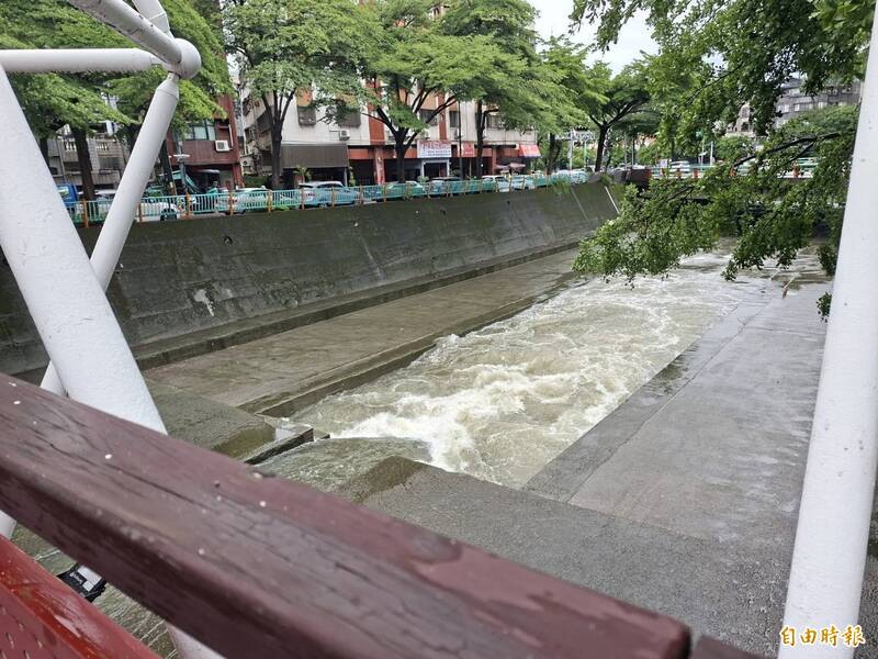 中市今天上午雨量不大    麻園頭溪雖湍急水位未暴漲