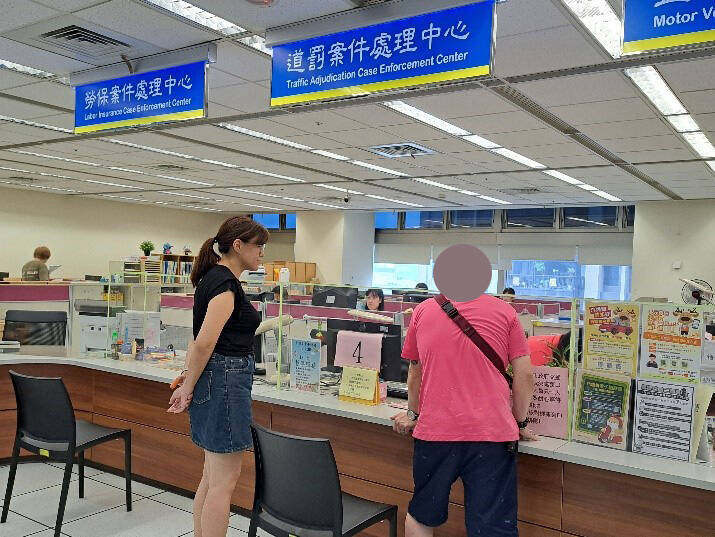 毒駕男挨罰9萬元悔過 老闆監督陪同辦理分期繳納