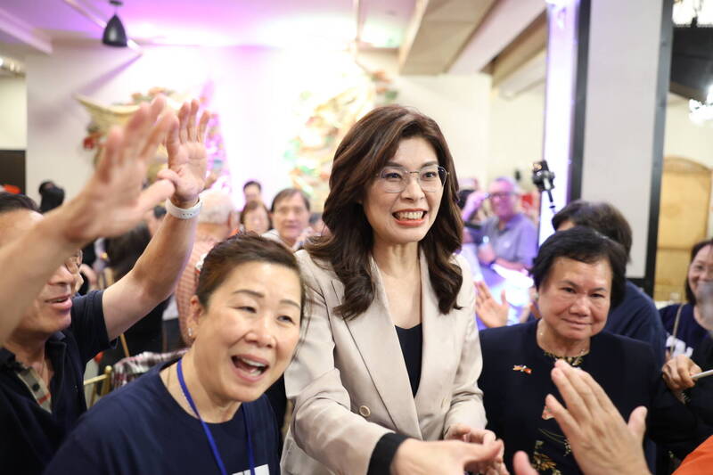 反問鄭麗文與中國僑胞合照怎麼了？江怡臻：賴清德吃醋？