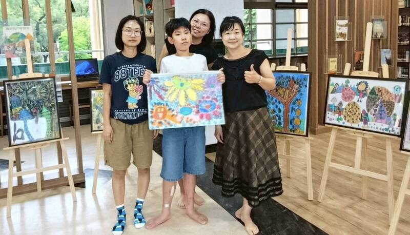 高雄特教生以畫筆開啟世界   畢業前夕學校助開個展