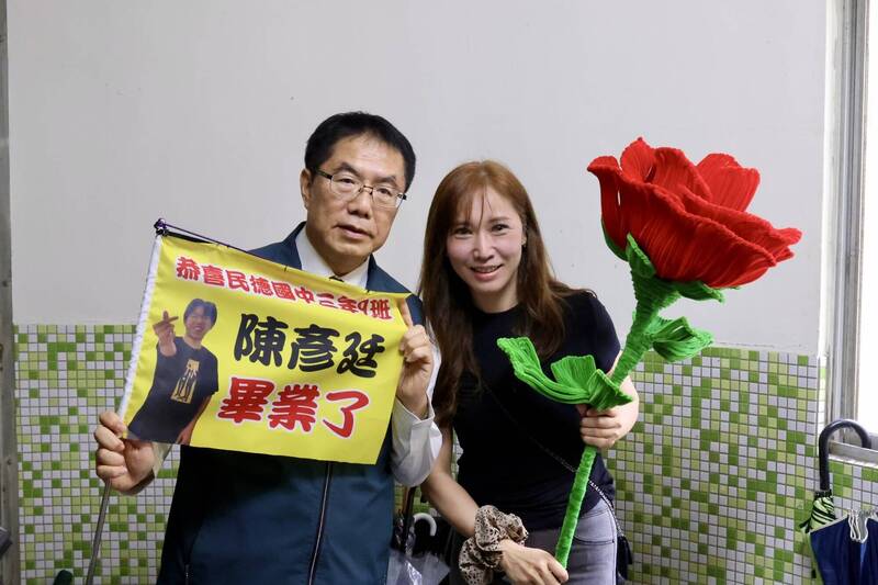 「陳彥廷你紅了！」 媽媽揪市長送畢業驚喜