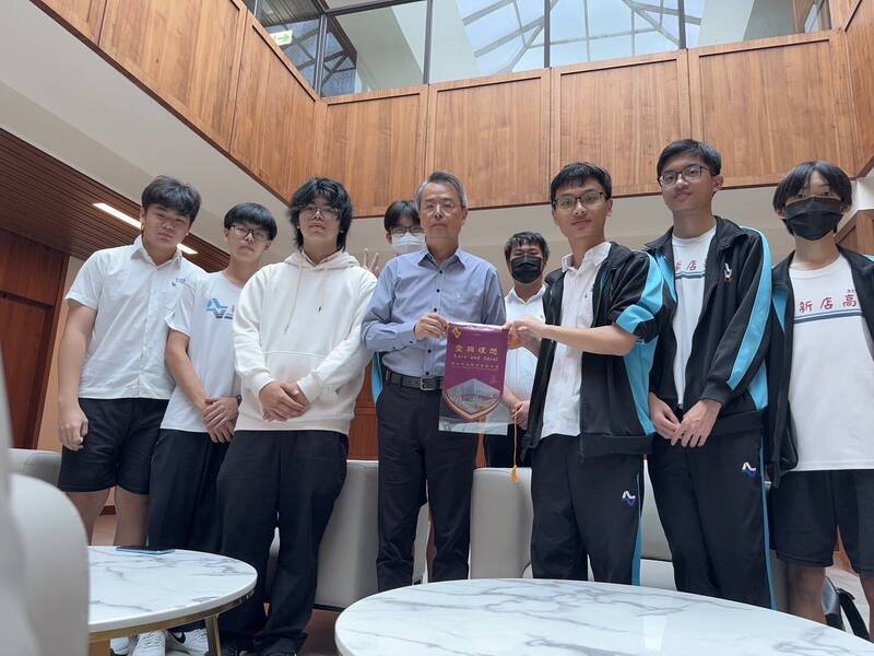 面訪立委、教授  新店高中學生探討死刑存廢