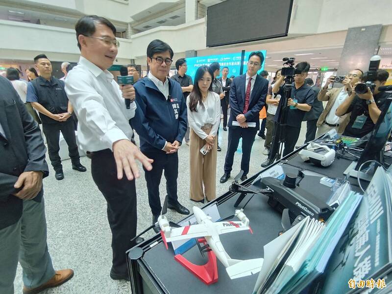 高雄棧叁庫科技企業增3家   陳其邁簽約場笑呵呵