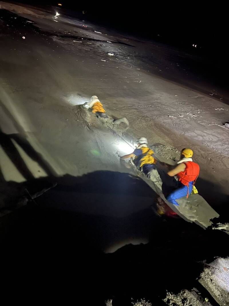 夥伴漏夜探路傳來「救命聲」！ 遭洪水沖走花蓮工地主任歷經16小時獲救