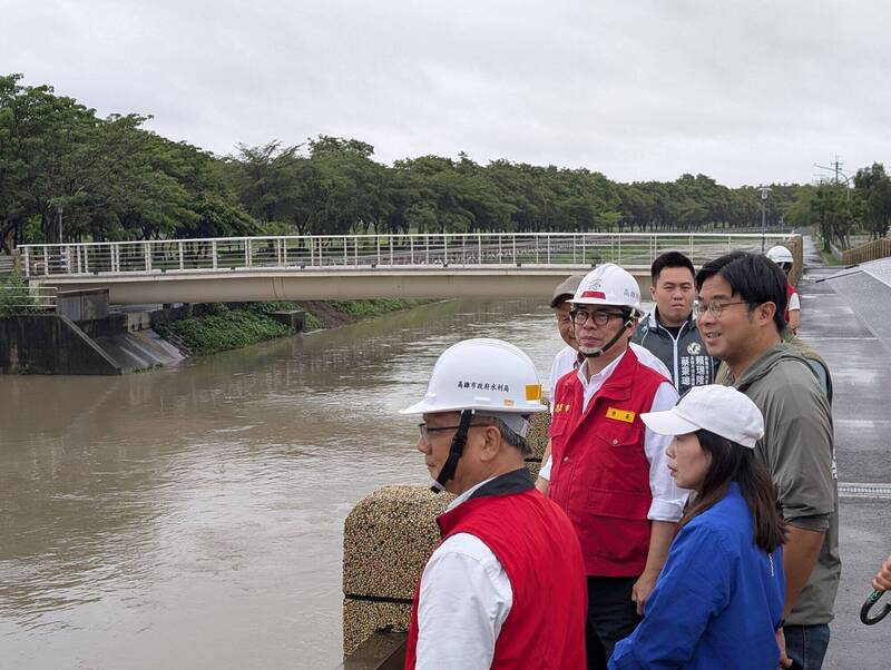陳其邁視察治水建設 提醒今明2天仍有豪雨等級以上降雨