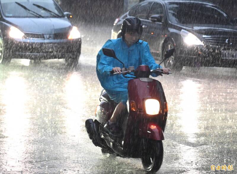劇烈天氣籠罩！吳德榮曝「恐延續至下週」：慎防降雨致災