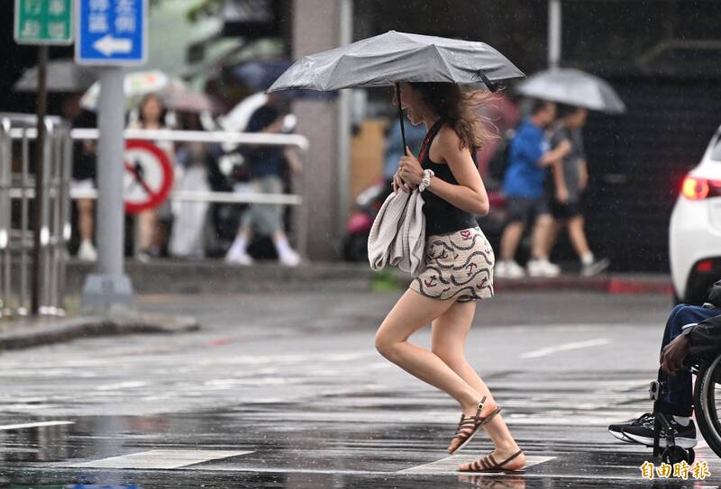 週三橘紅雨彈炸中南部 下半天降雨趨緩