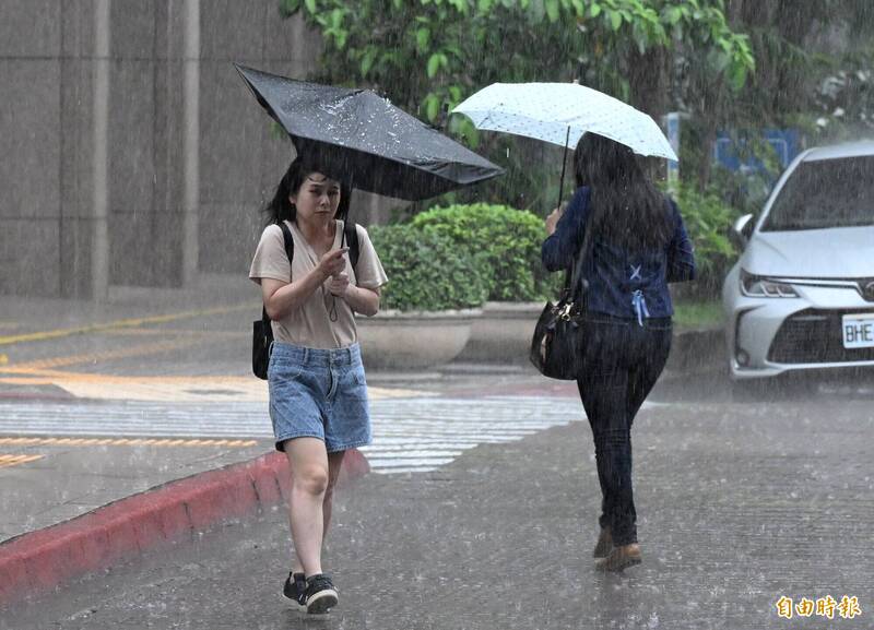 20縣市豪大雨特報! 氣象署曝「2縣市大豪雨」:恐有短延時強降雨