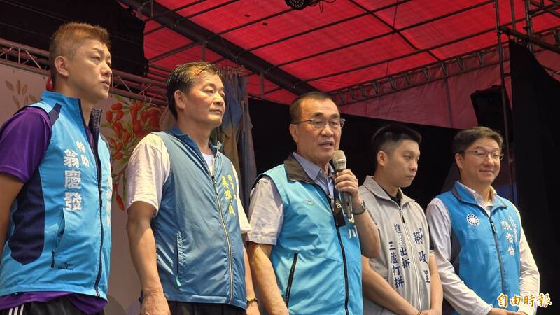 同台小尷尬！李四川致詞未點名白小雞 中藥公會理事長直言挺蘇巧慧