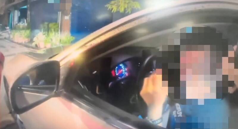 違停公車停靠站呼呼大睡 原來是毒駕又搜出毒品