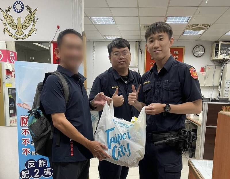 泰籍旅客2萬現金遺留U-BIKE 北市警跨區30分鐘內找回來
