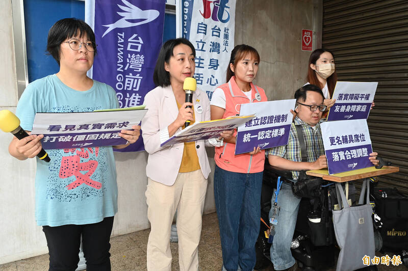 罕病孩子推車進不了輪椅席 時力籲統一認定「行動輔具席」
