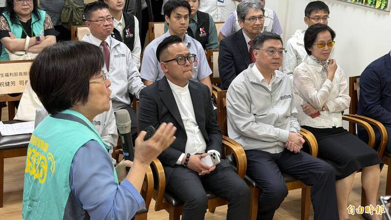 卓榮泰訪基隆失智家屋 推導入AI提升安全