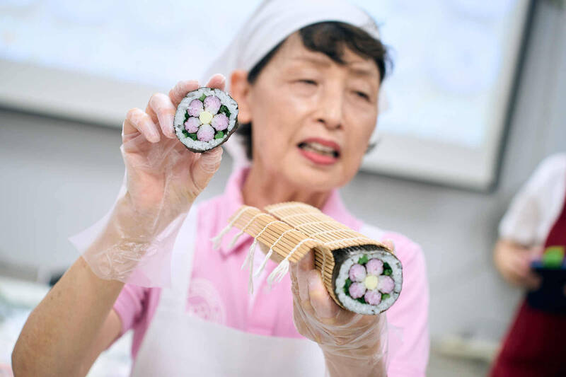 日職人跨海親授！桃園這2所高中學子巧手挑戰「太捲祭典壽司」