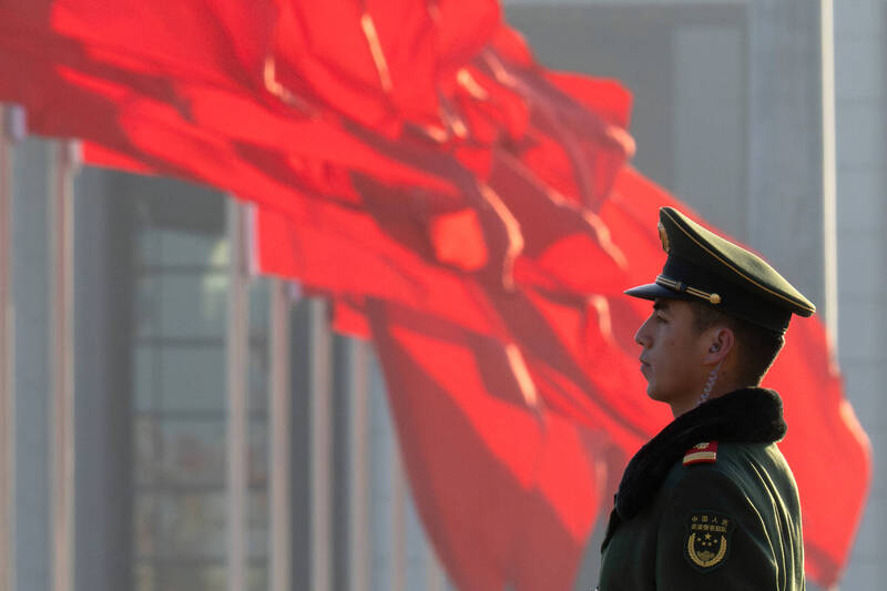 陳柏惟揭退役軍警赴中被關小房間 受害者：他們有全家包含親友個資