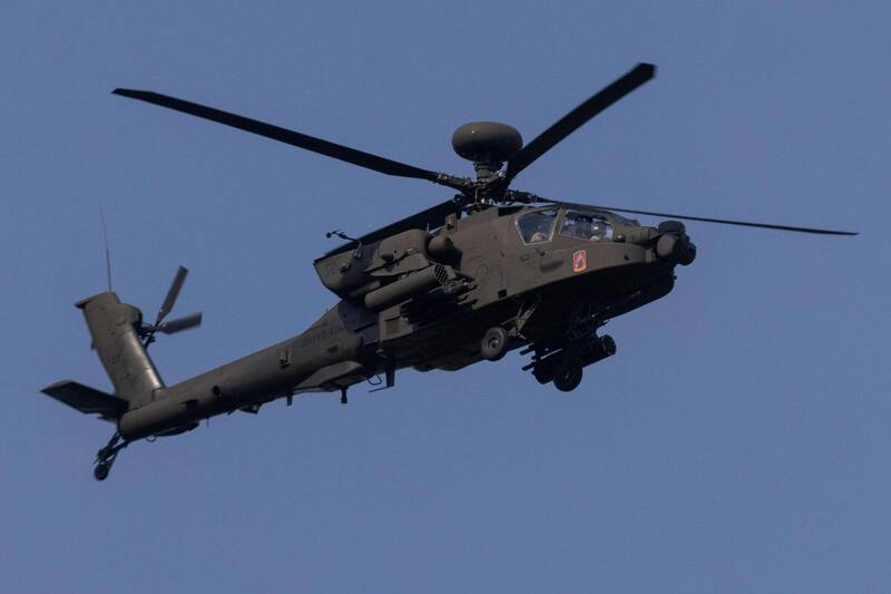 美軍阿帕契直升機被擊落 美官員：伊朗無人機所為