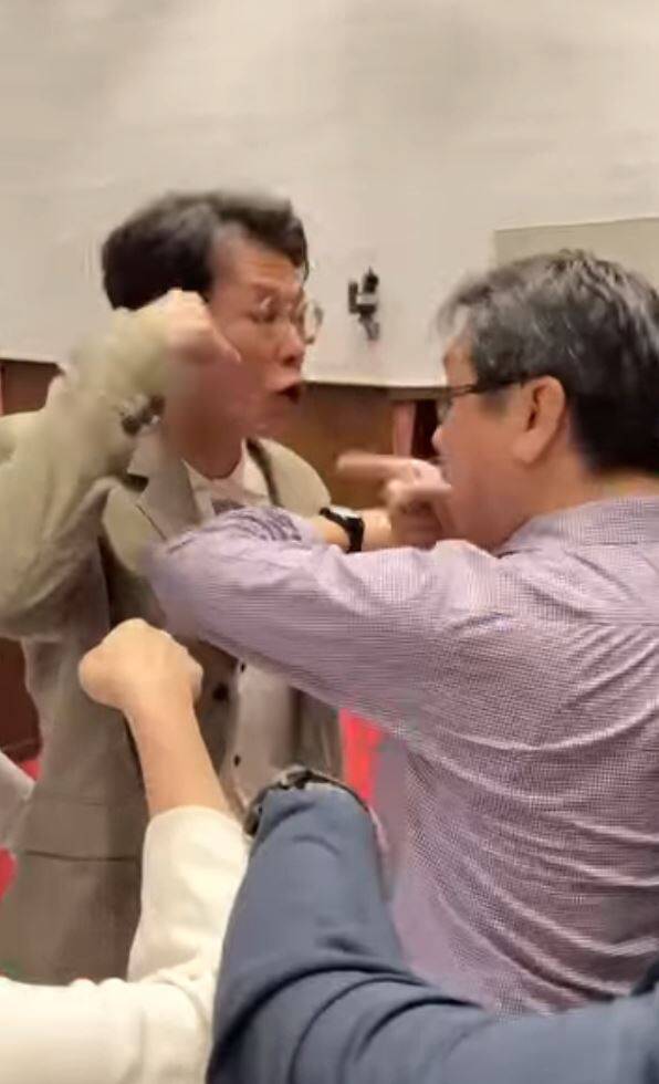 批黃國昌新書瞎掰!名導爆2015協調內幕 遲到還冷回:跟我什麼關係