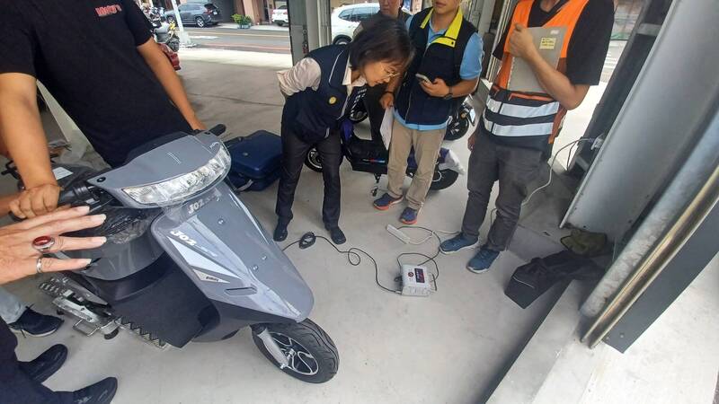 中市清查合格微型電動二輪車竟超速25公里  甚至外型不符規定
