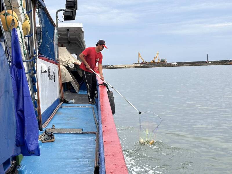 桃園環保艦隊奪特優 撈除海漂垃圾成淨海尖兵