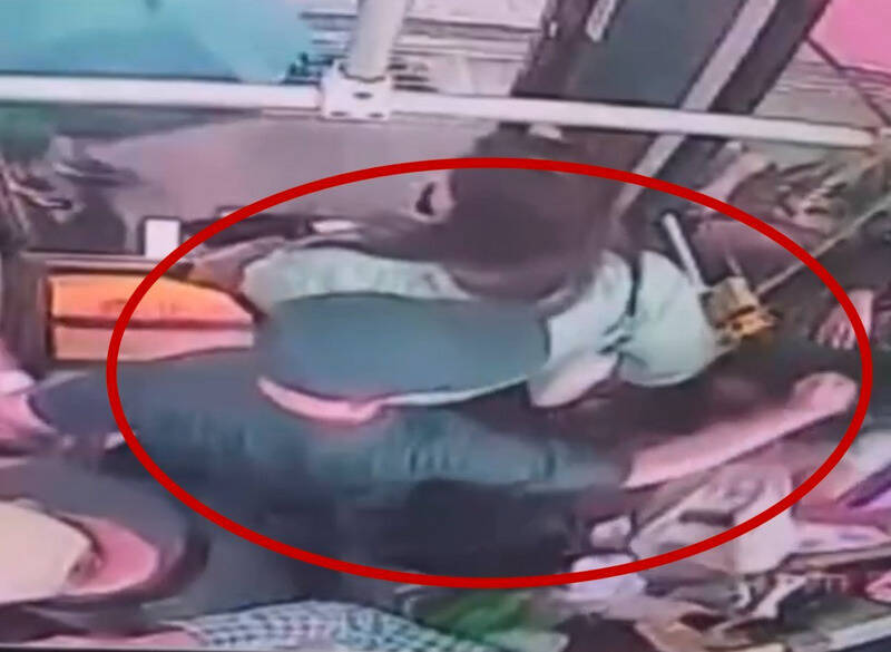 北市女高中生搭公車遭攻擊  警逮「雨傘怪客」