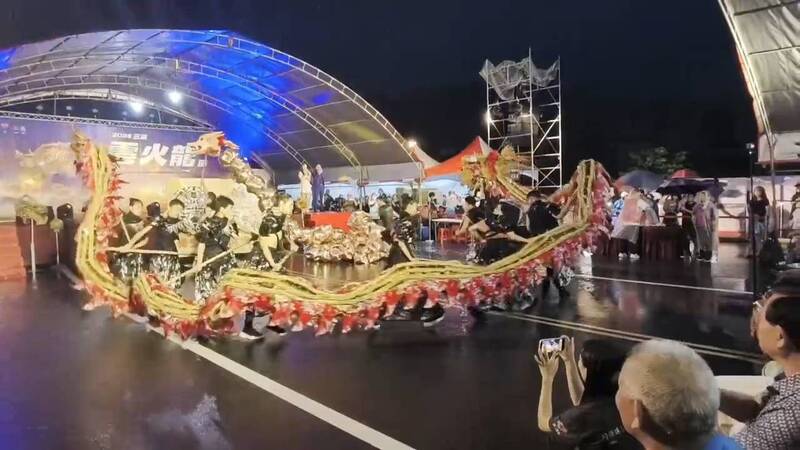 三義雲火龍節爆爭議!表演團隊控遭凹加演無酬勞 僅獲2袋麵包