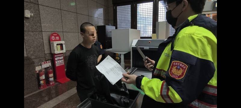 少年背包藏10公分小刀闖基隆法院 法警機警攔下追查攜械動機